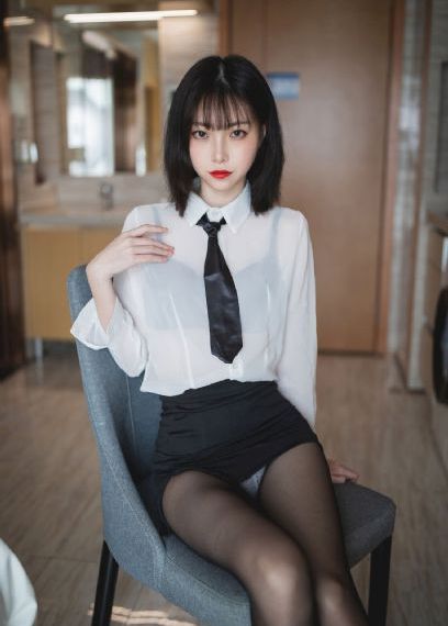 日韩中文有码高清_十万网红美女美酱